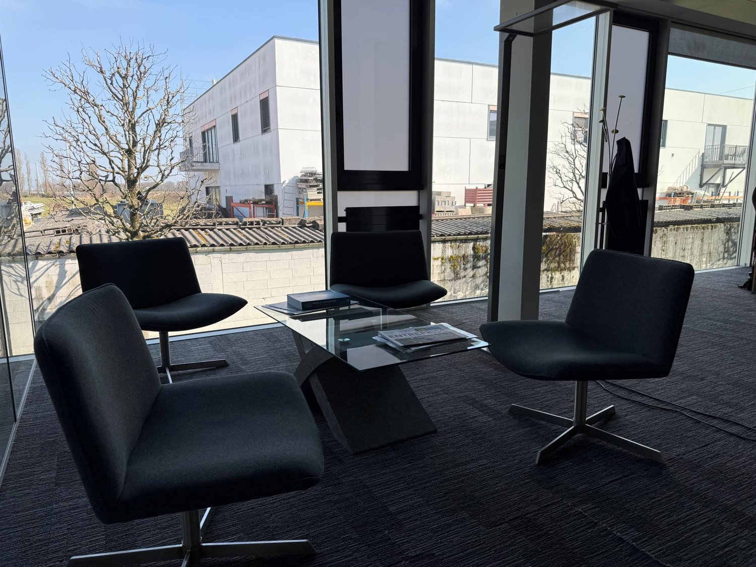 229m² office