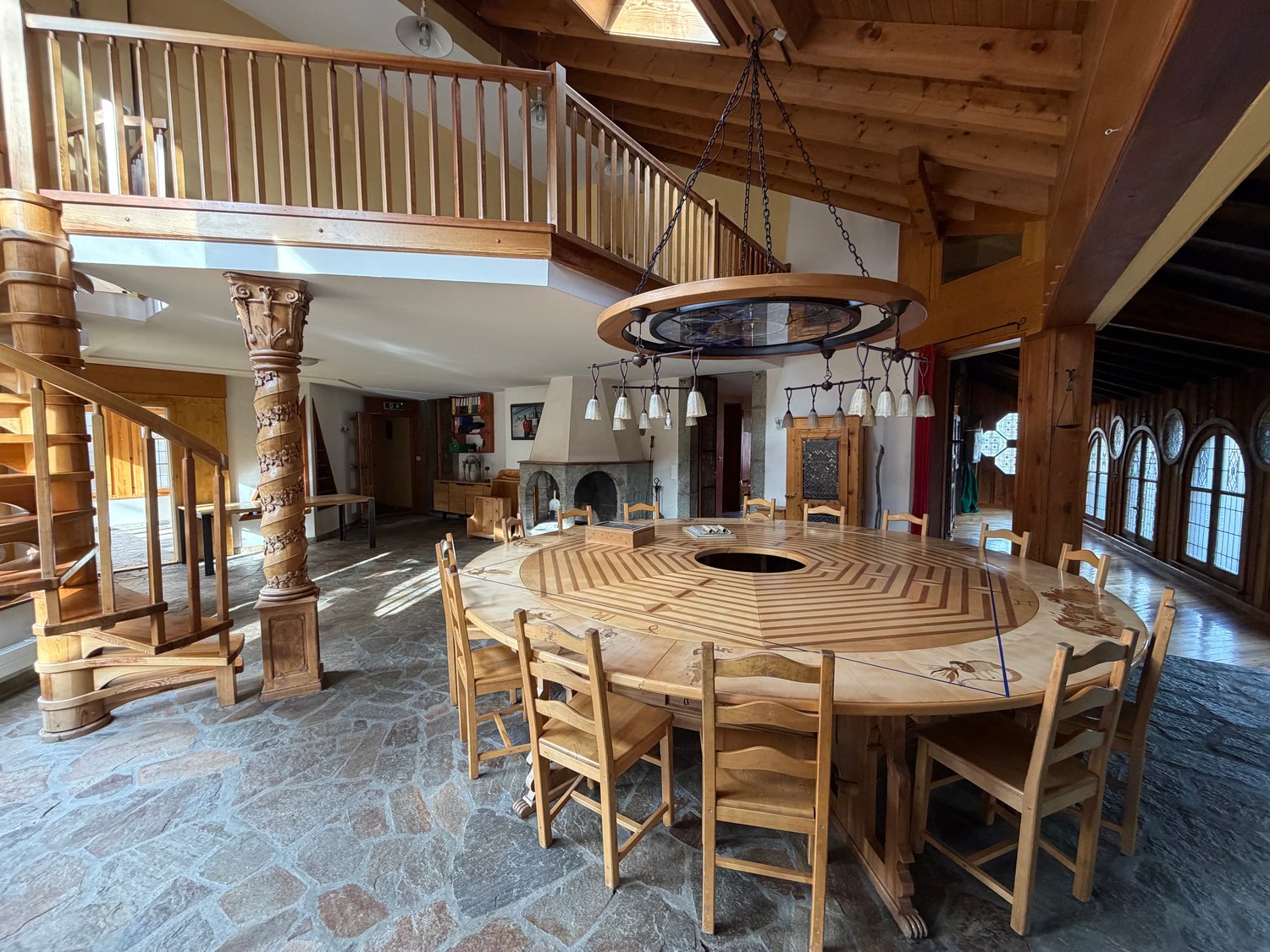 Living / commercial building, photo 2 of 5