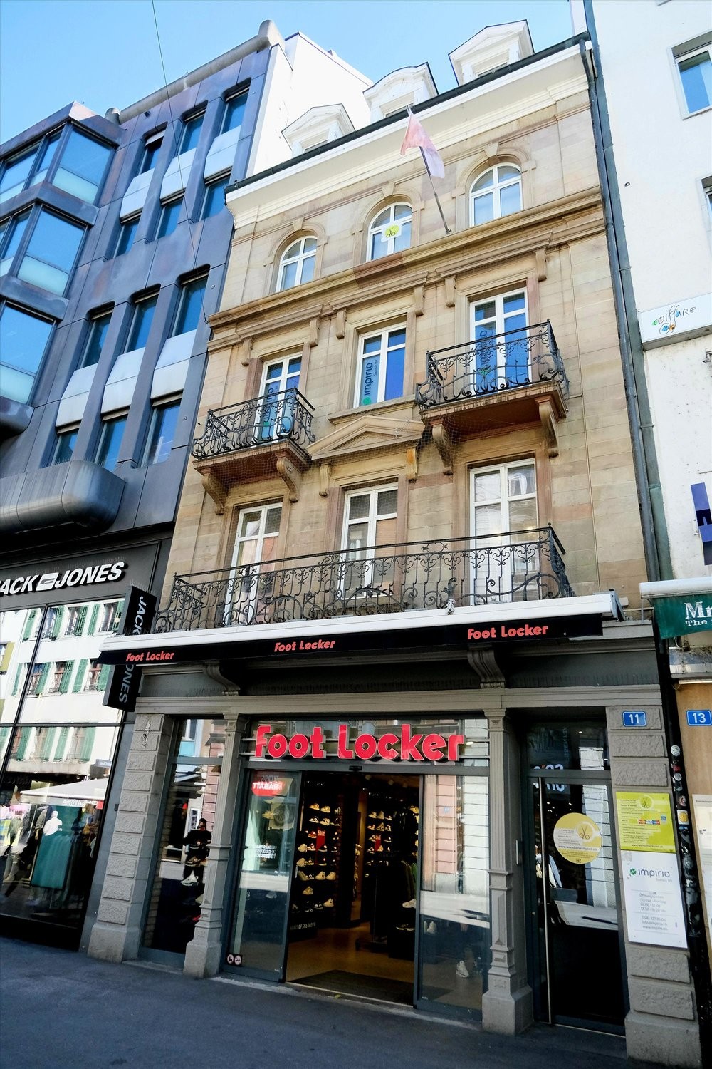 140m² hairdresser, photo 1 of 8