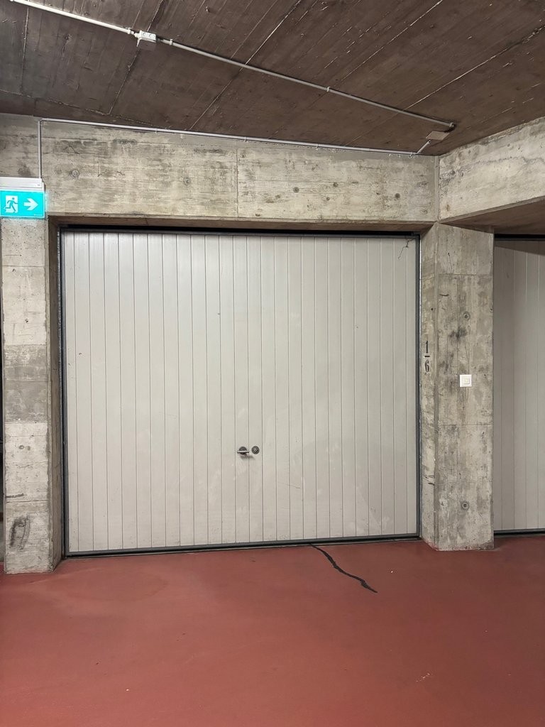 Single garage, photo 2 of 2