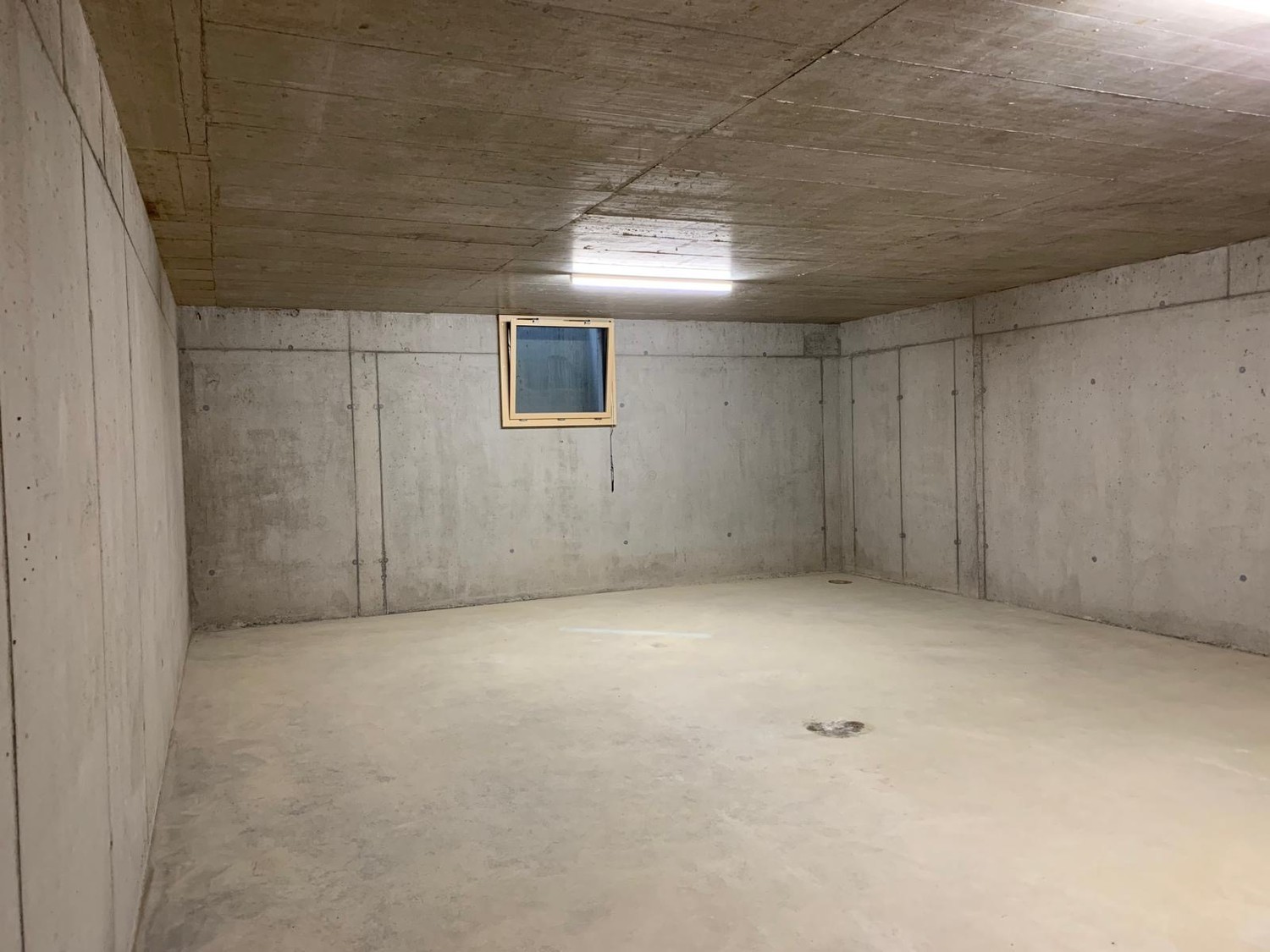 77m² commercial