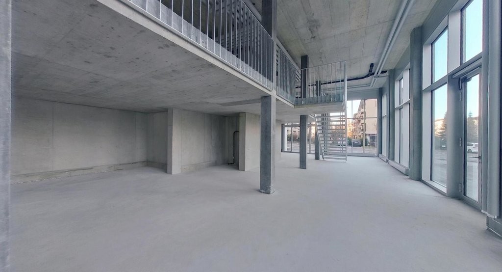 375m² shop, photo 3 of 9