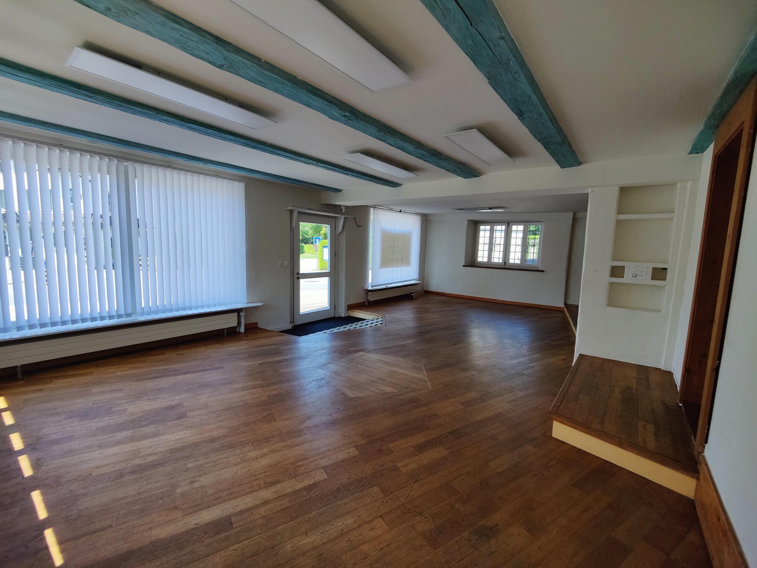 60m² commercial
