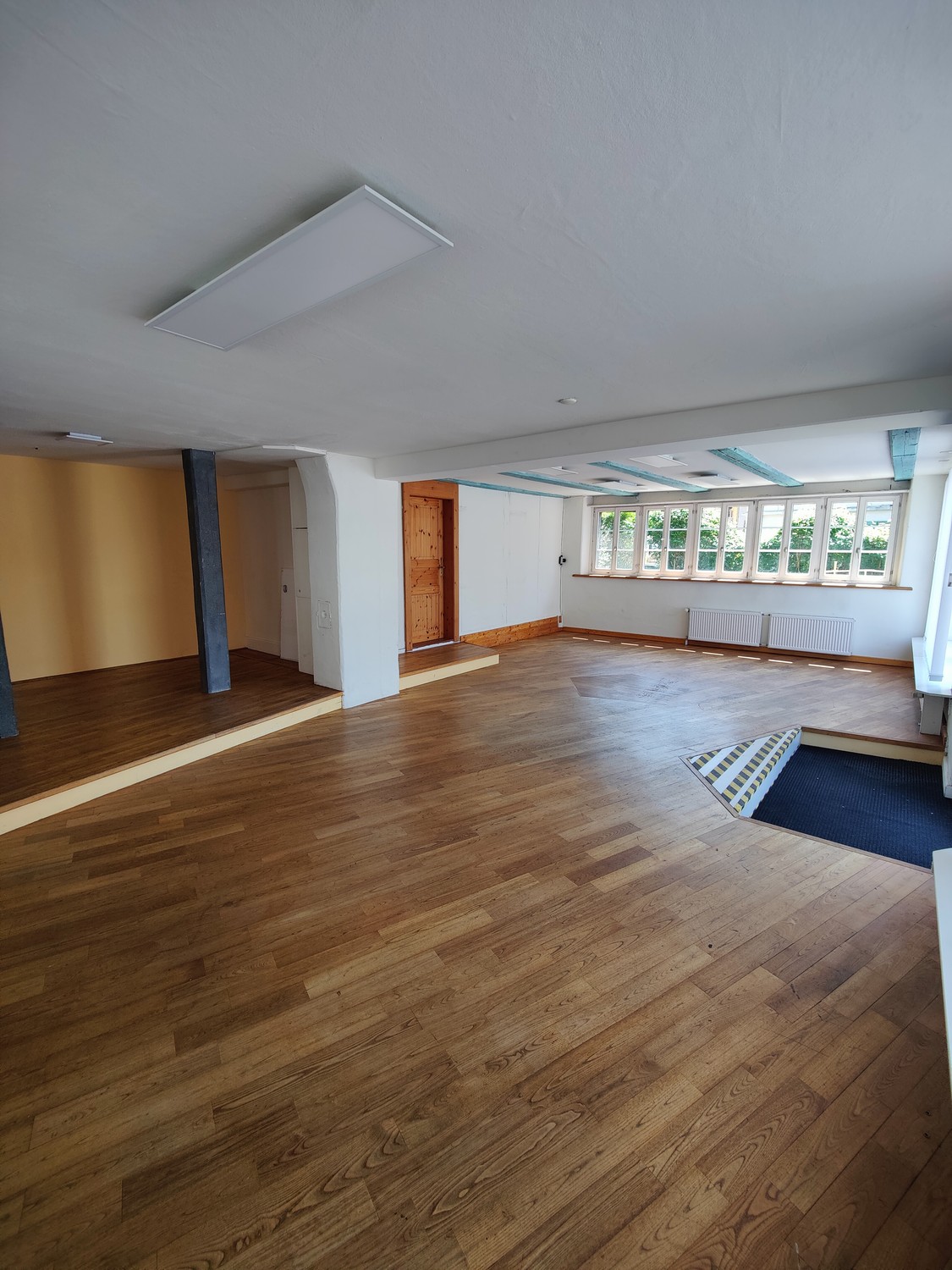 60m² commercial