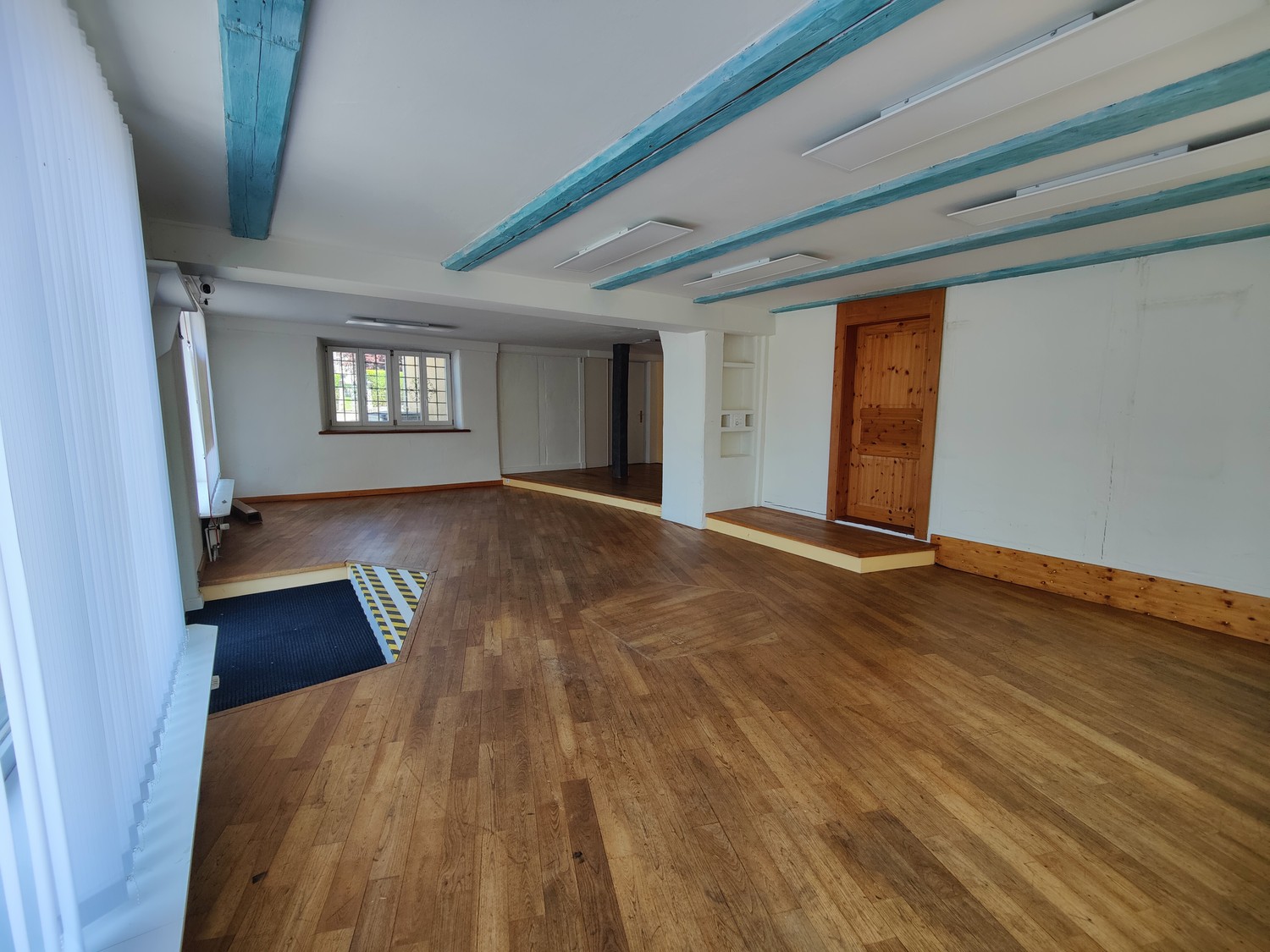 60m² commercial