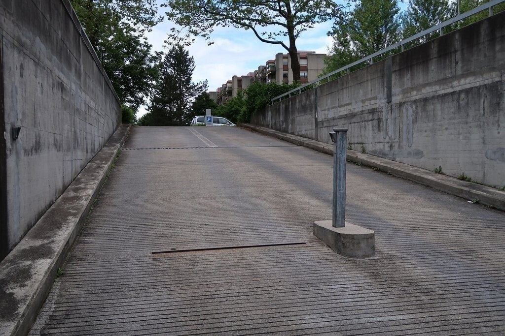 1m² covered bike parking, photo 1 of 2
