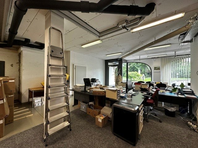 102m² office