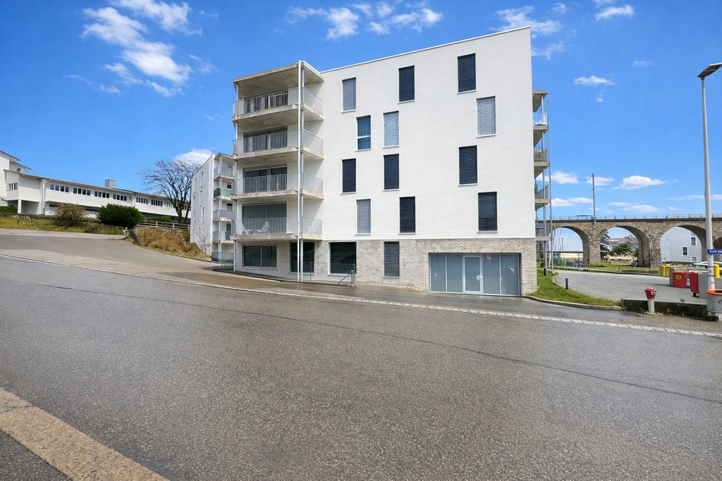 100m² commercial, photo 1 of 6