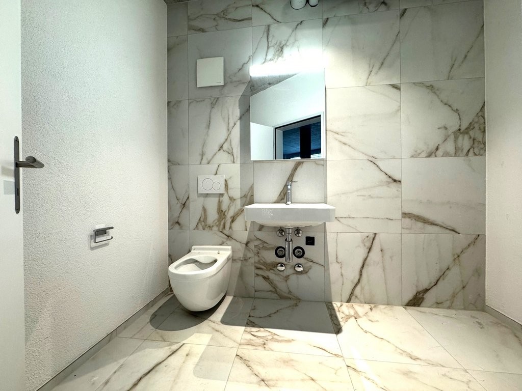 100m² commercial, photo 5 of 6