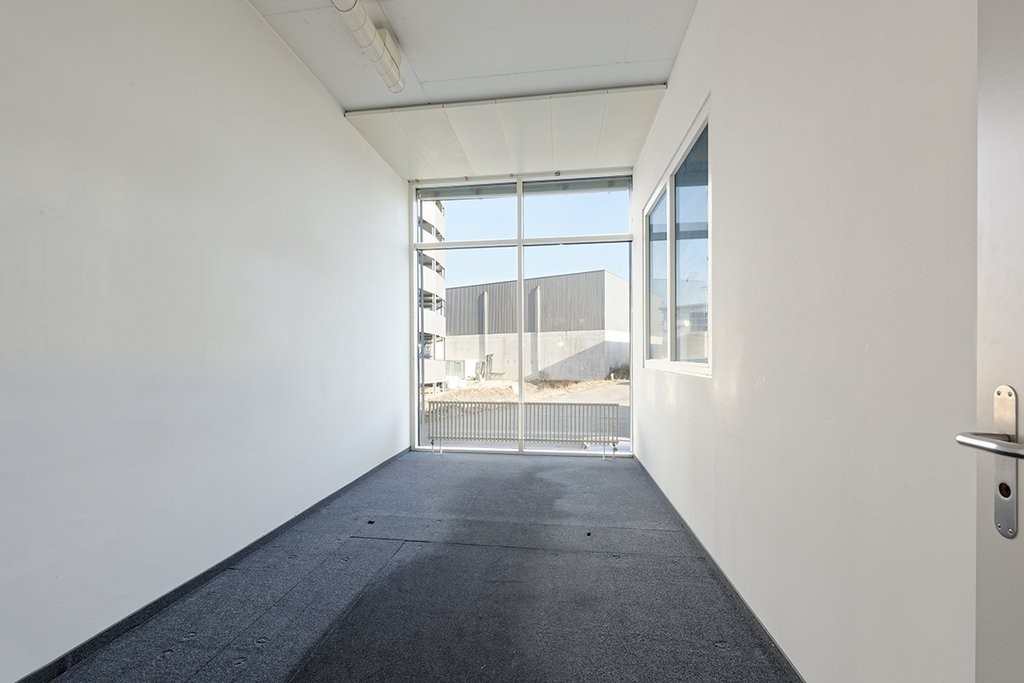 350m² office