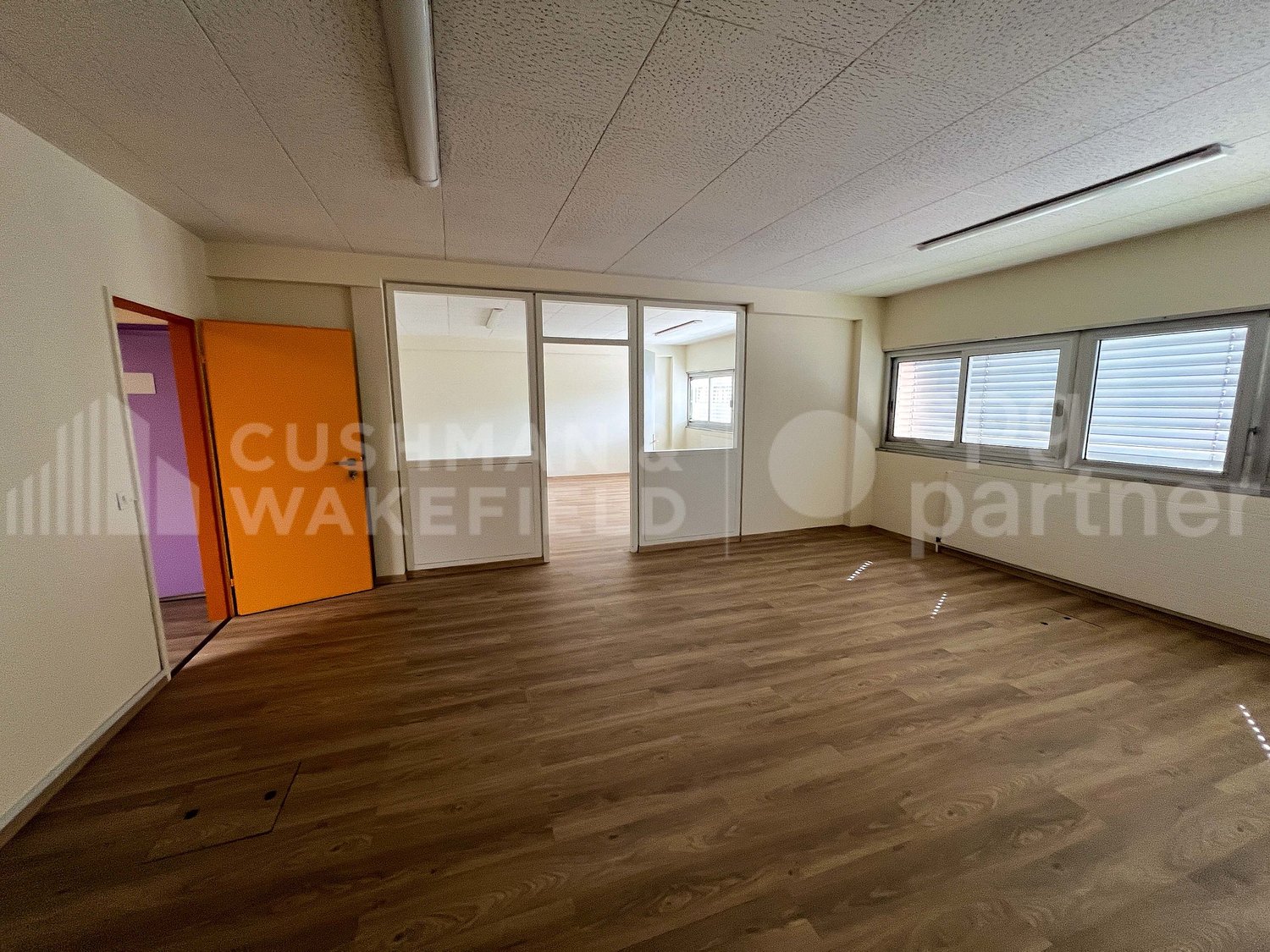 940m² commercial, photo 3 of 10