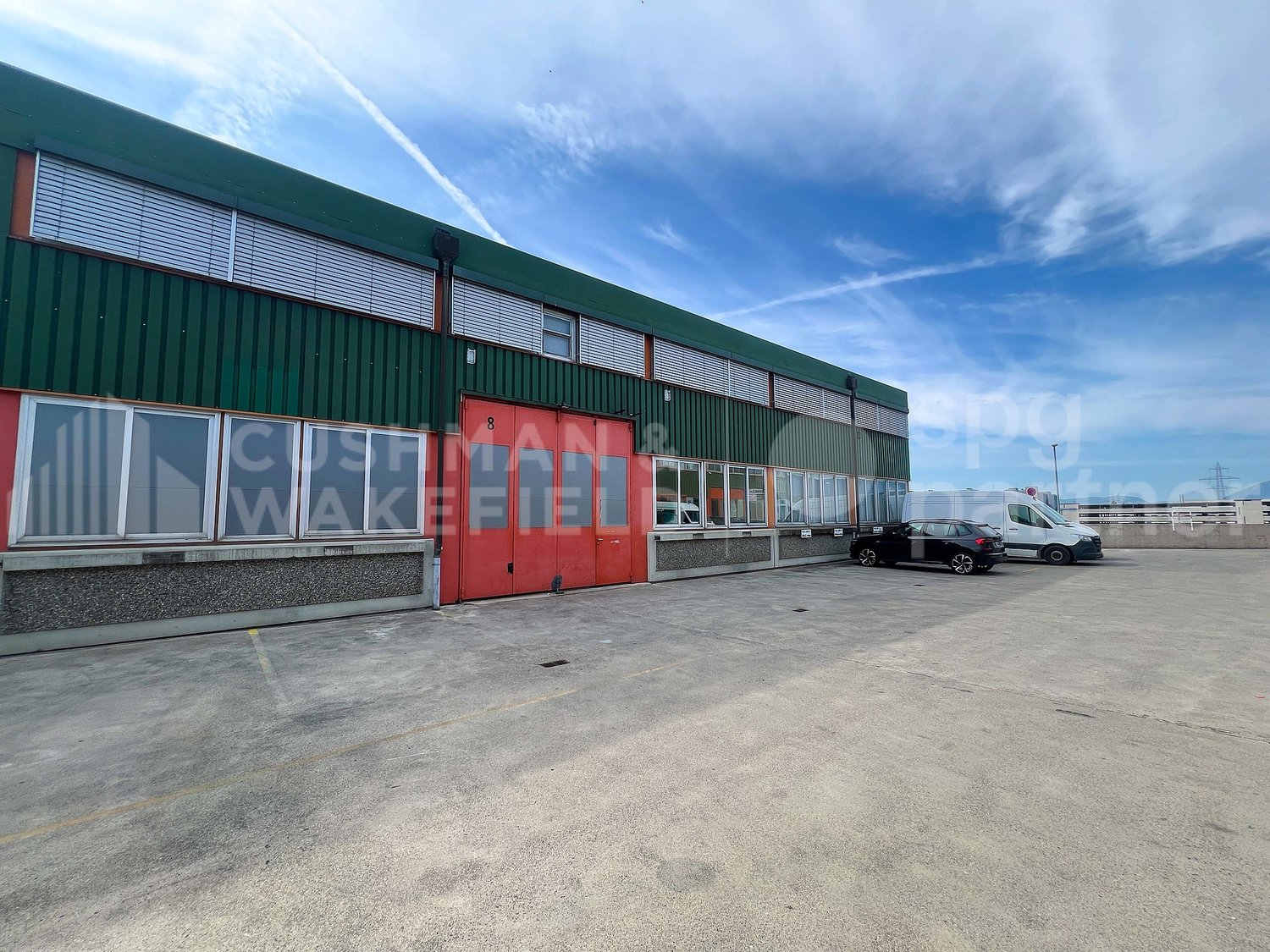 940m² commercial, photo 1 of 10