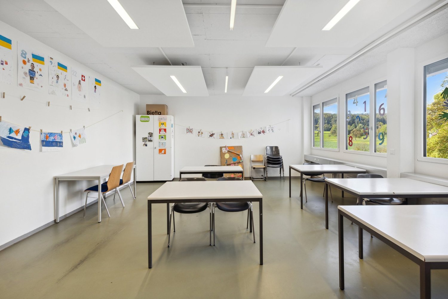 641m² office, photo 1 of 8