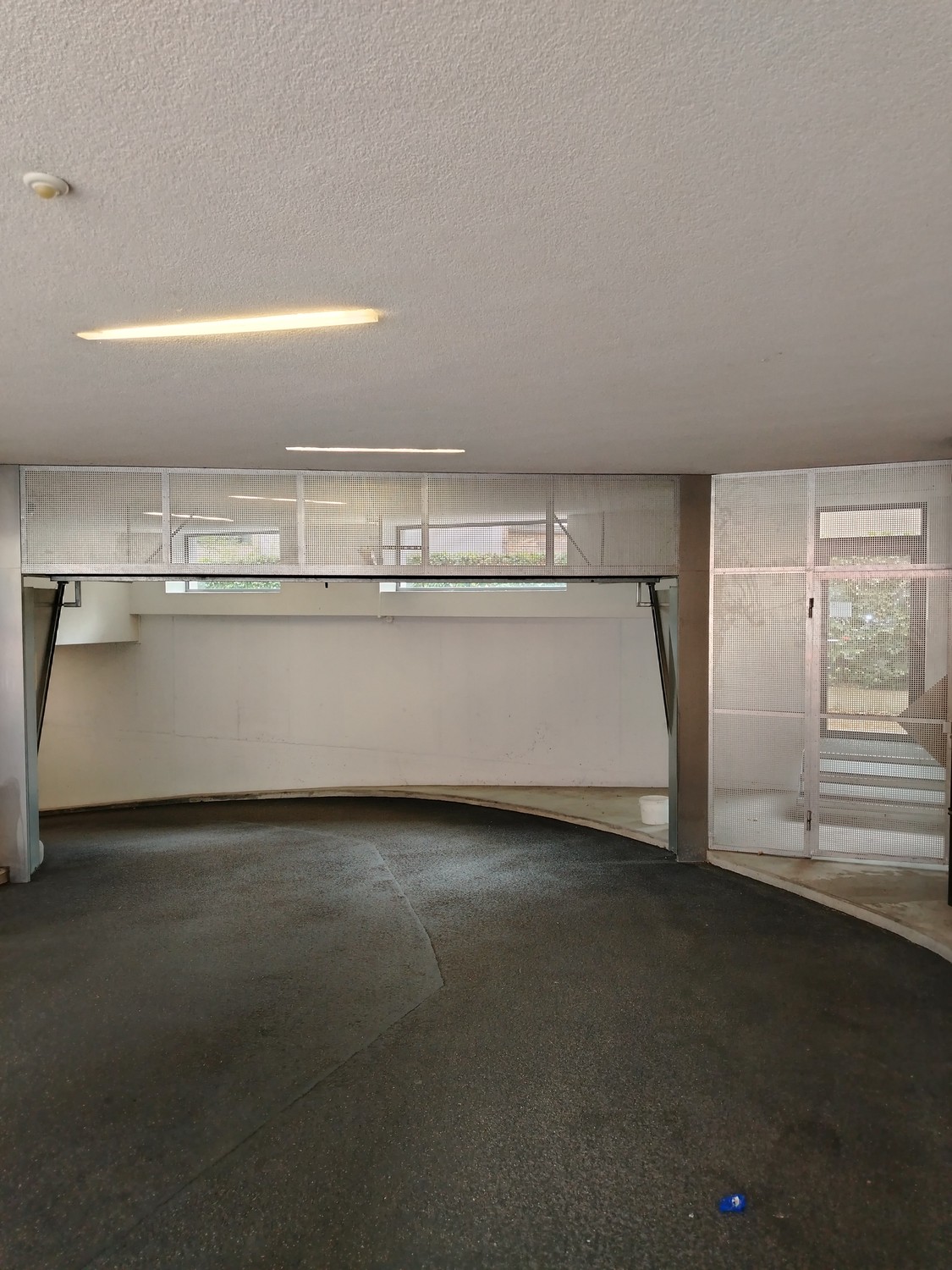 Underground slot, photo 3 of 4