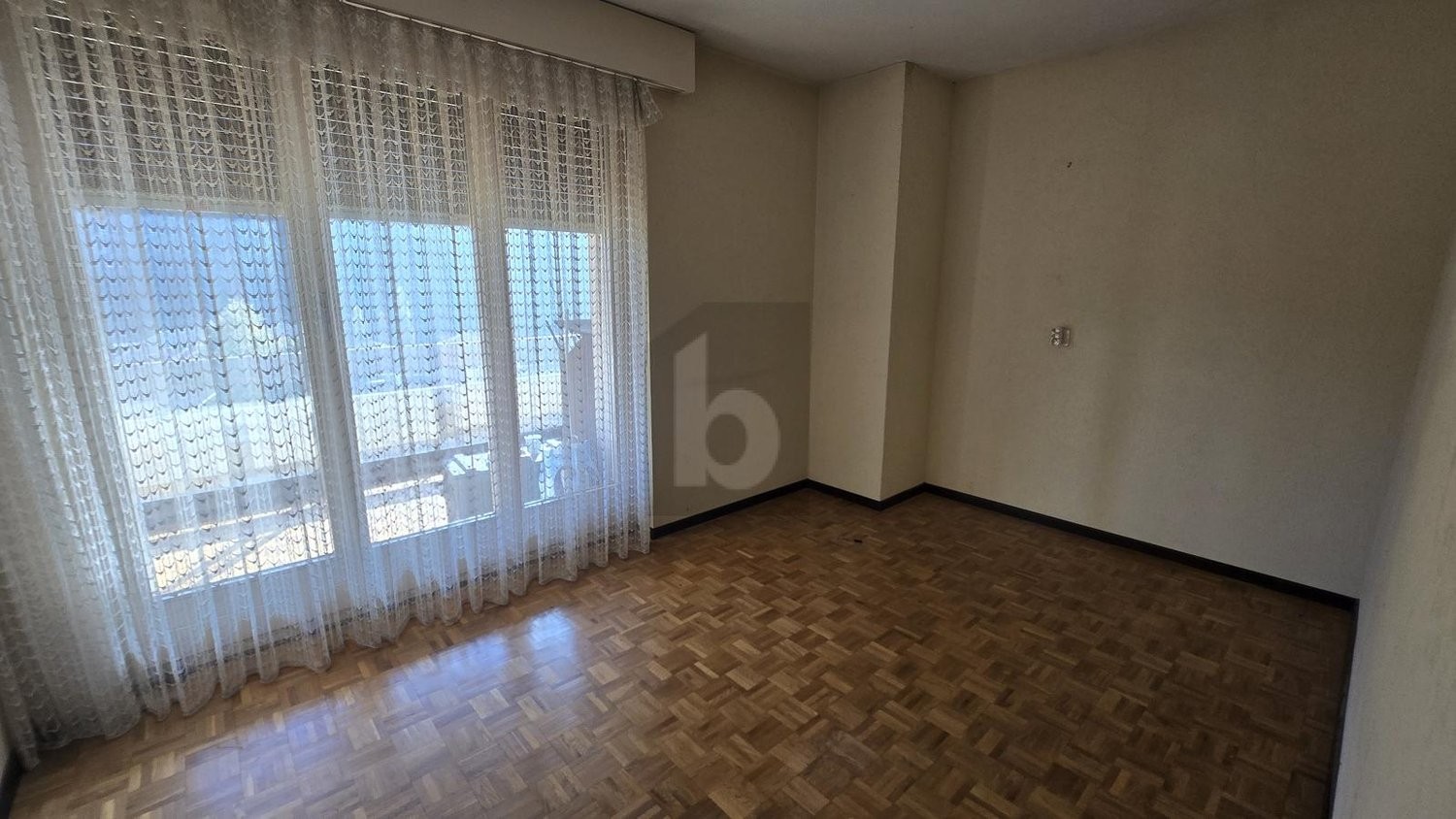 6 rooms apartment, photo 3 of 4