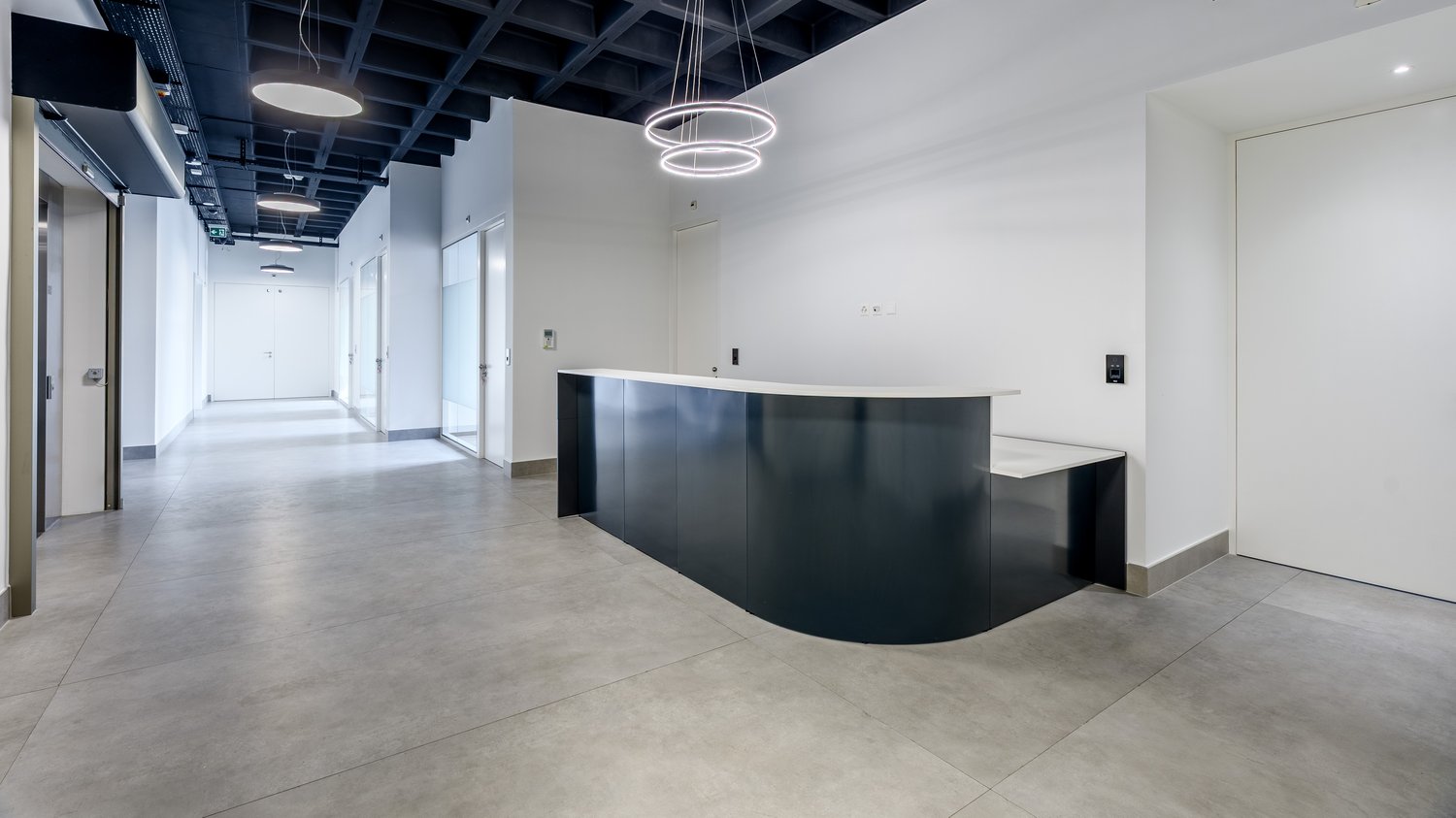 655m² office