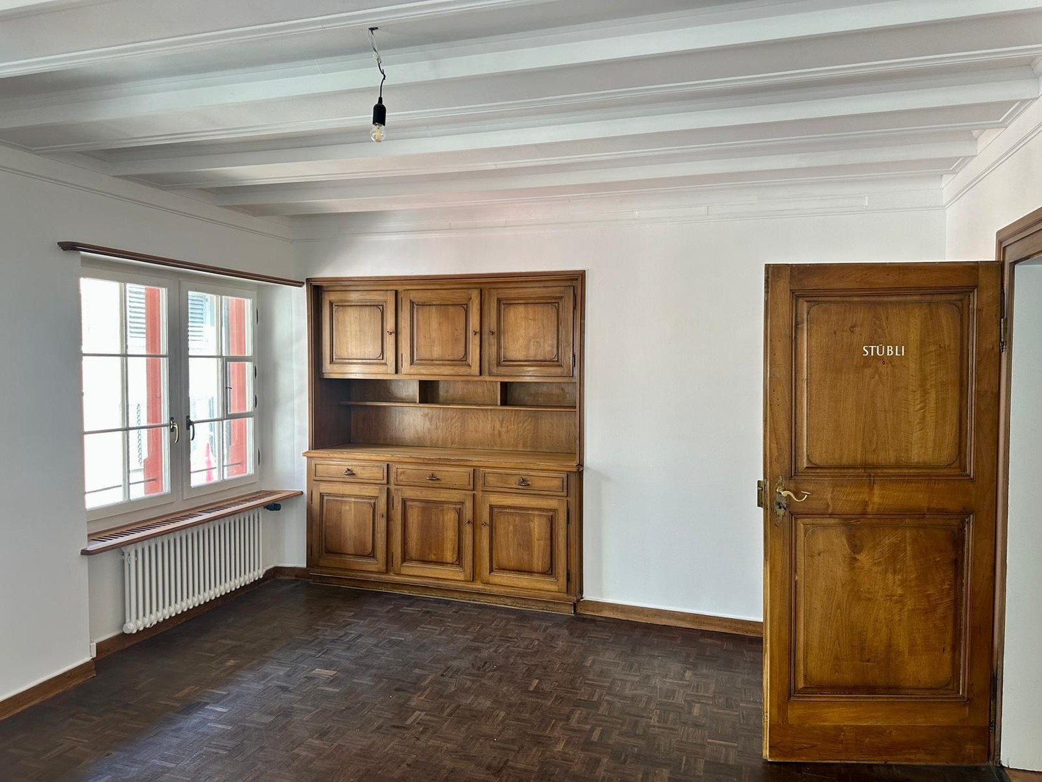 Commercial, Foto 1 von 10