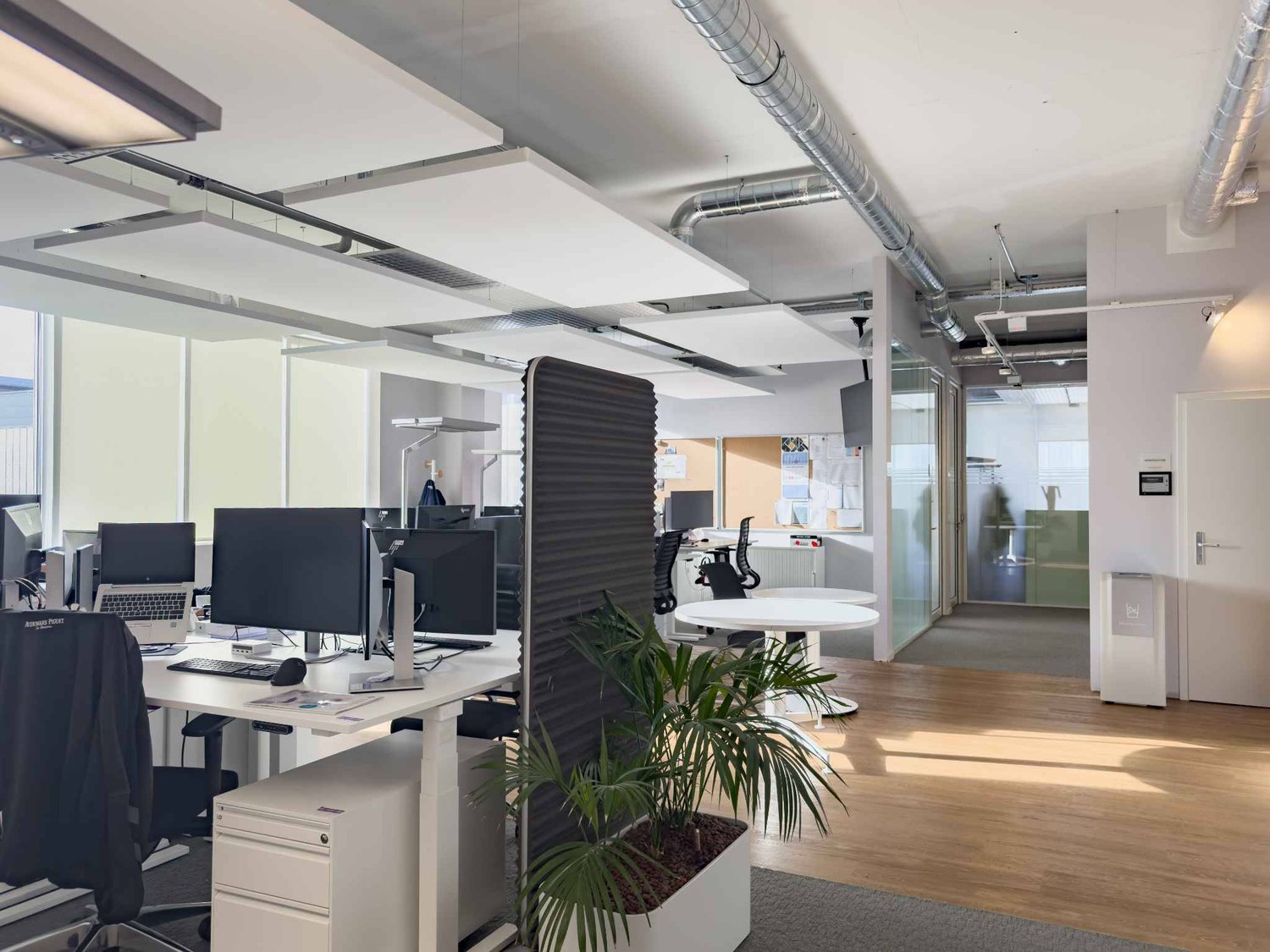 732m² commercial, photo 2 of 10