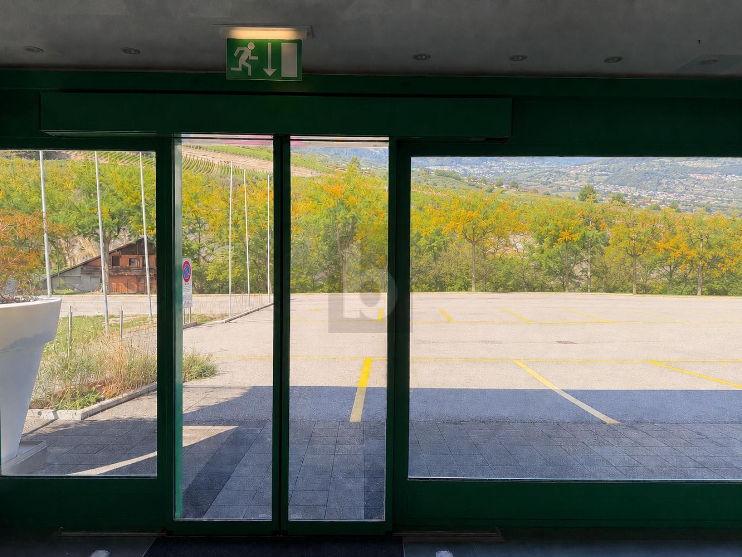 170m² shopping centre, photo 3 of 4