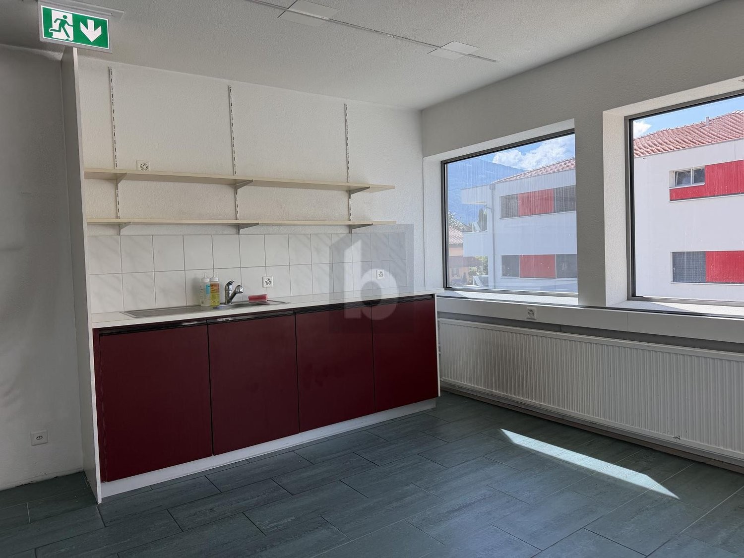 170m² shopping centre, photo 2 of 4