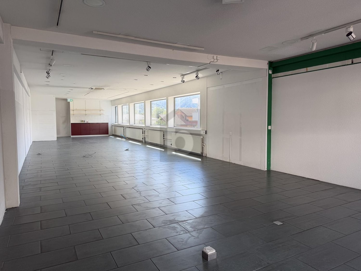 170m² shopping centre, photo 1 of 4