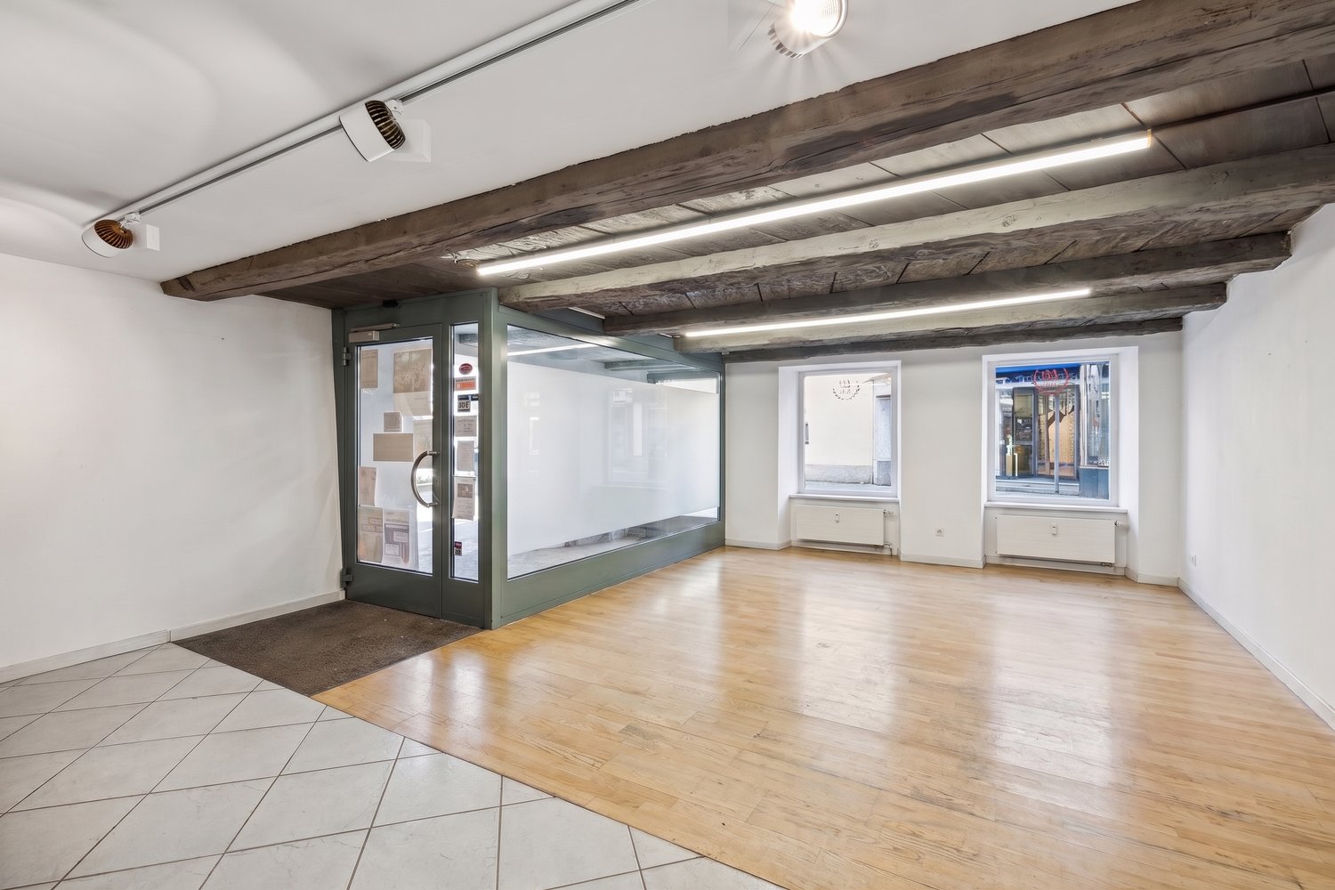 Magasin de 200m², photo 1 sur 10