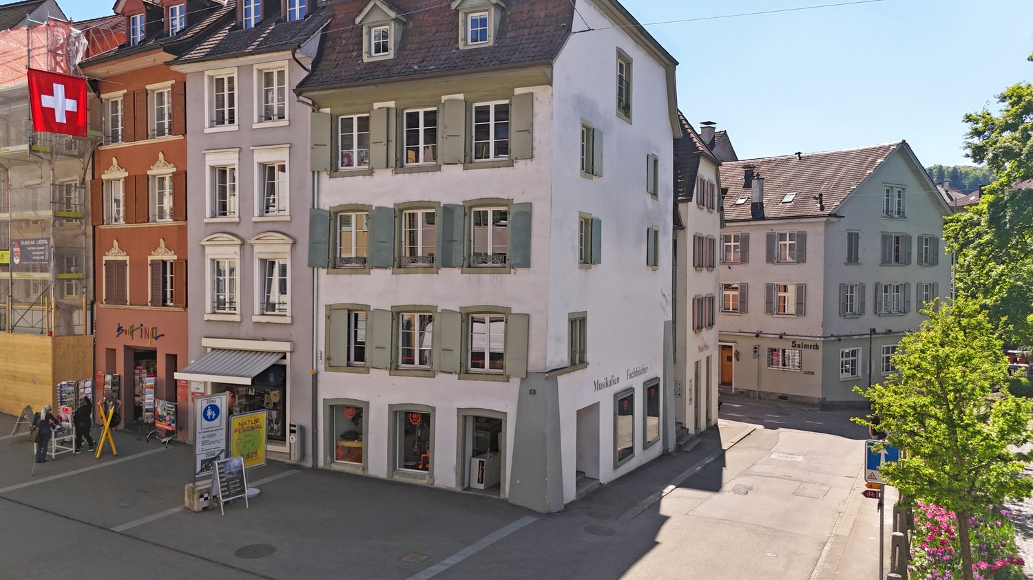 Magasin de 200m², photo 2 sur 10