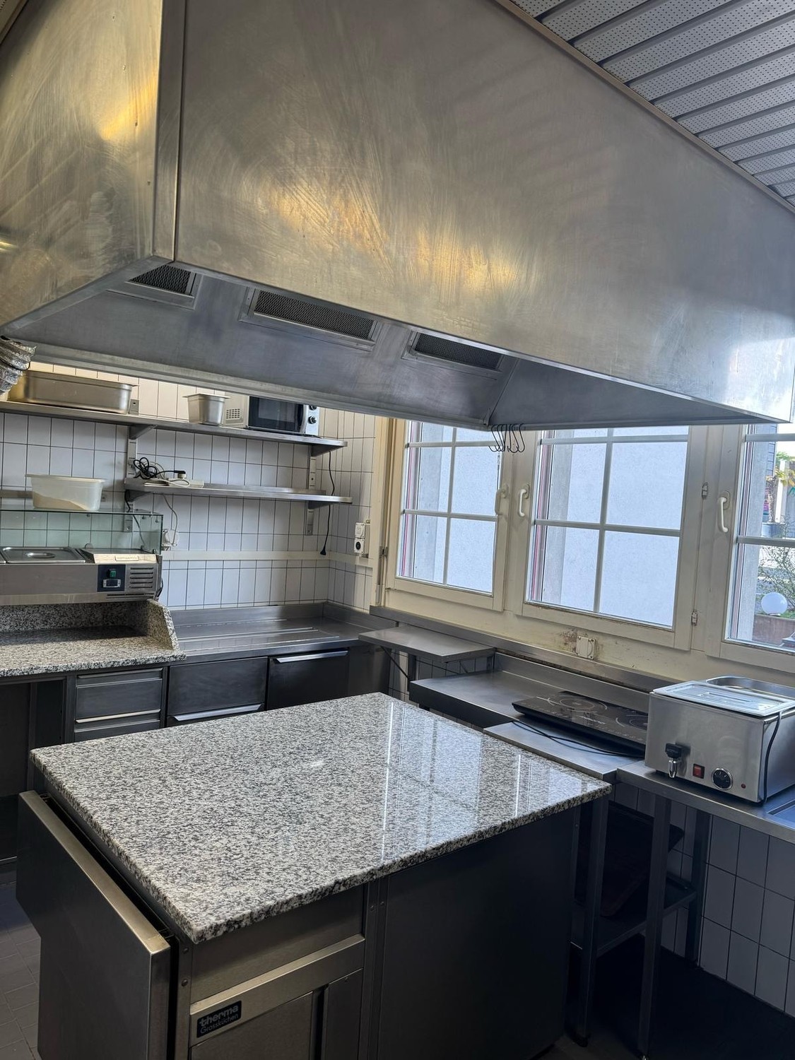 90m² commerciale