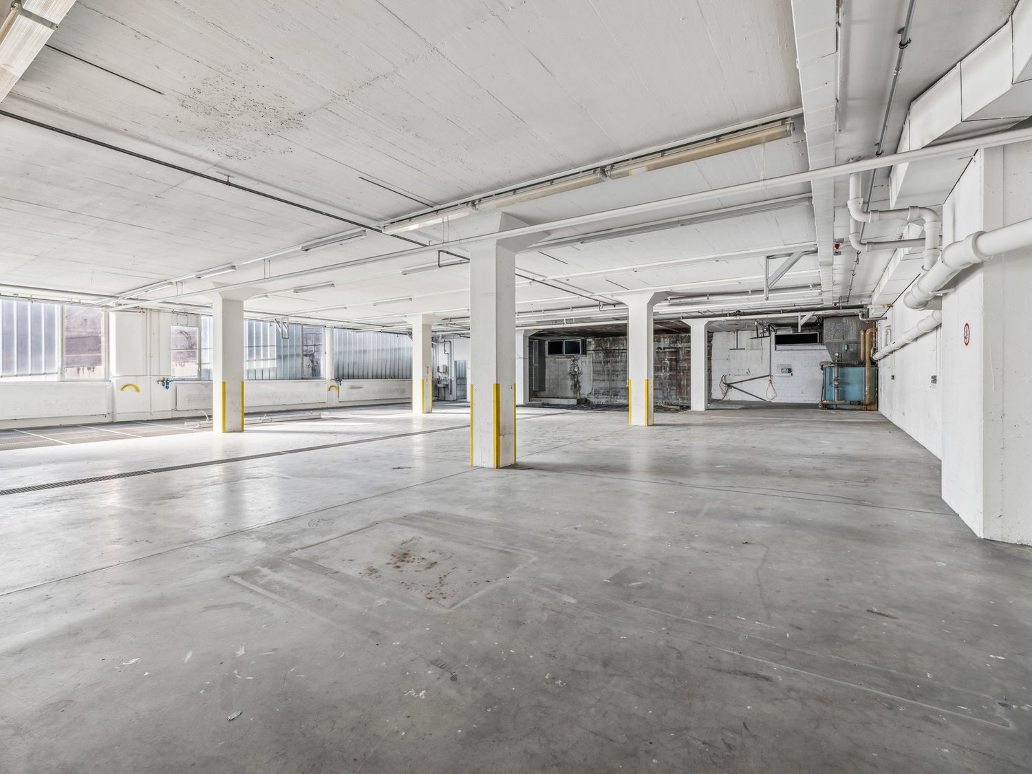 2000m² industrial object, photo 10 of 10