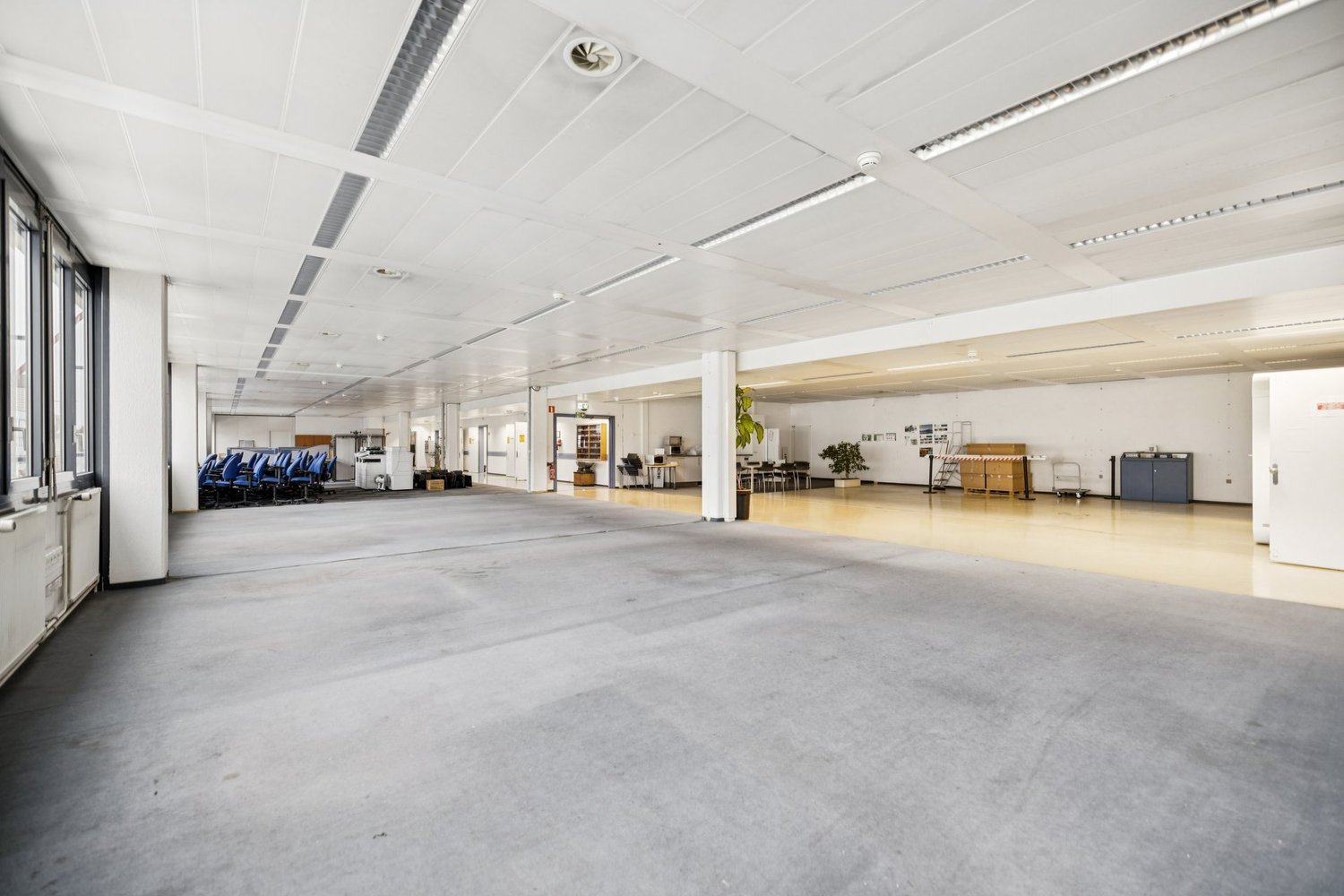 252m² office