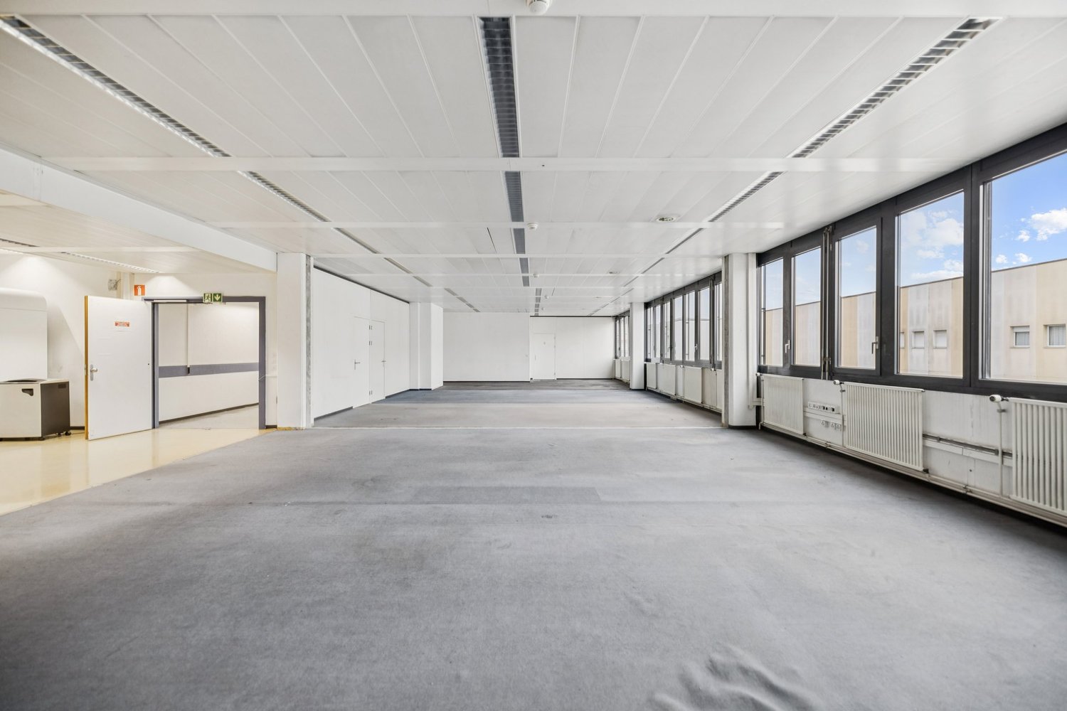 252m² office