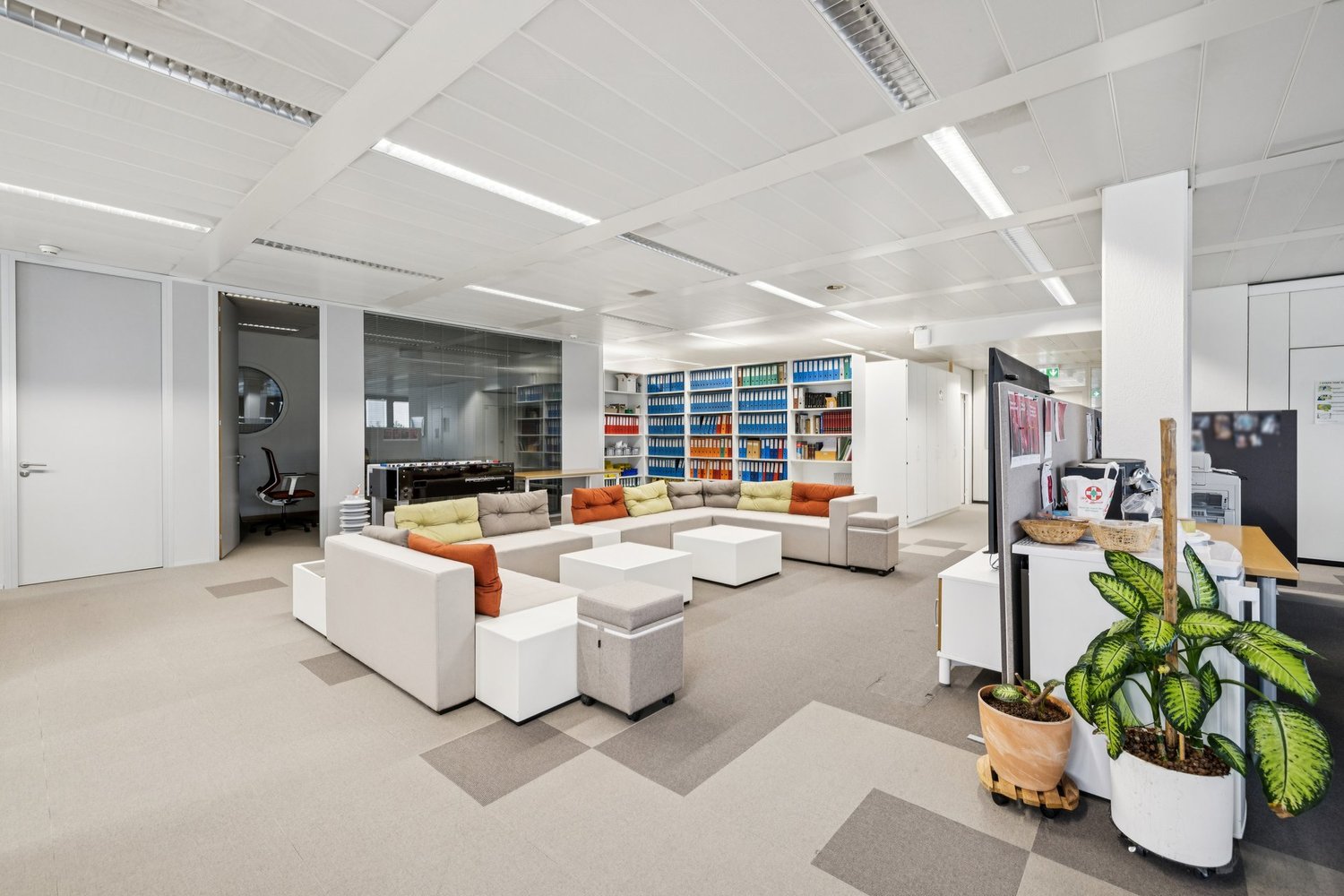 252m² office