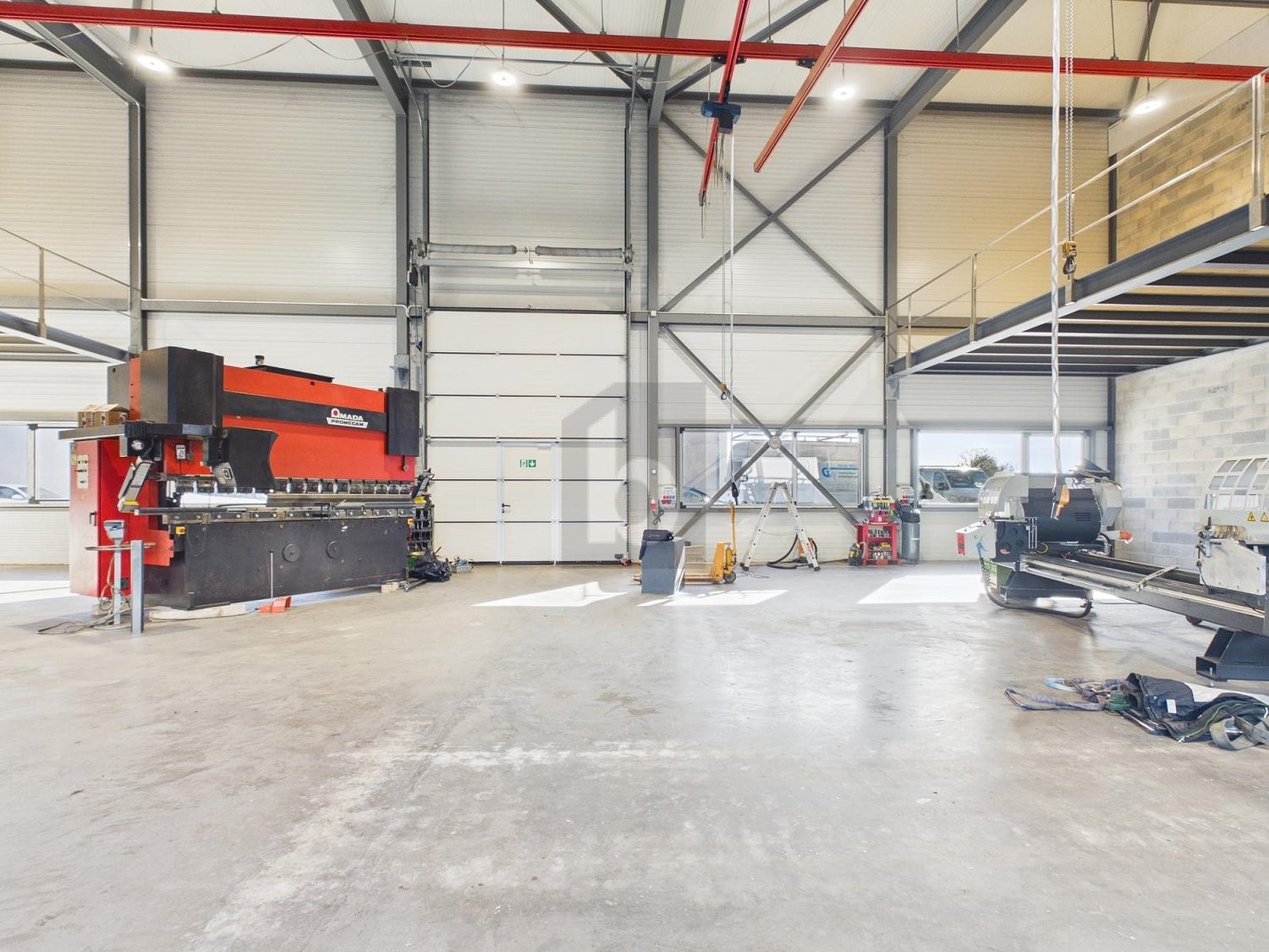 394m² industrial object