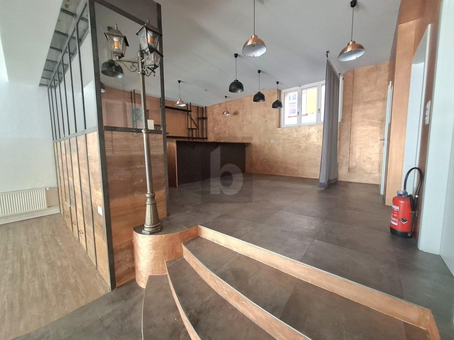 110m² living / commercial building, photo 2 of 4