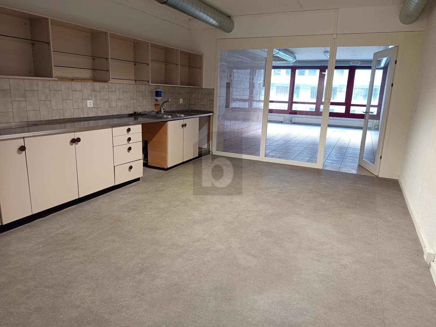 245m² office