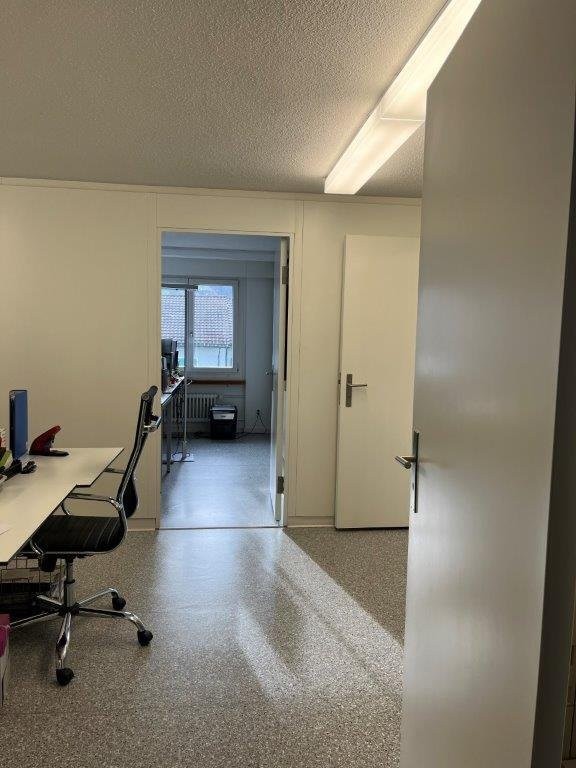 96m² commercial
