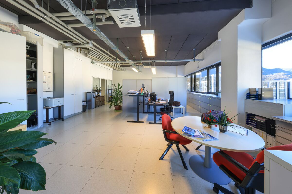 120m² commercial