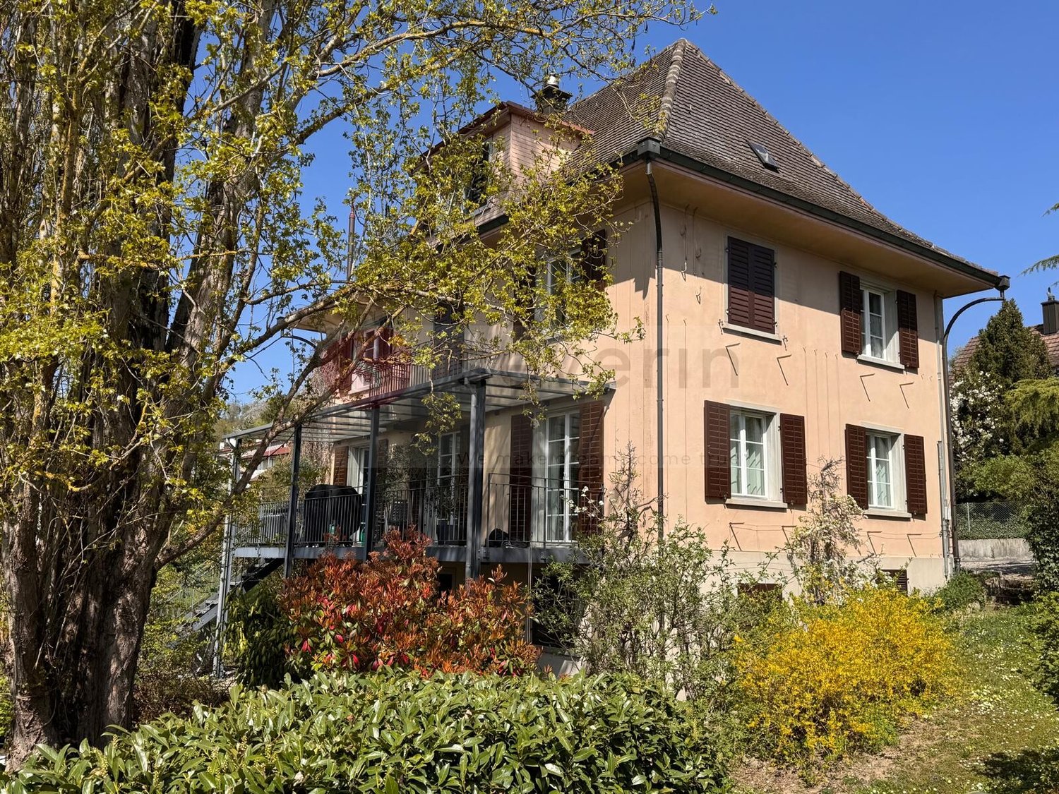 8 ½ rooms villa