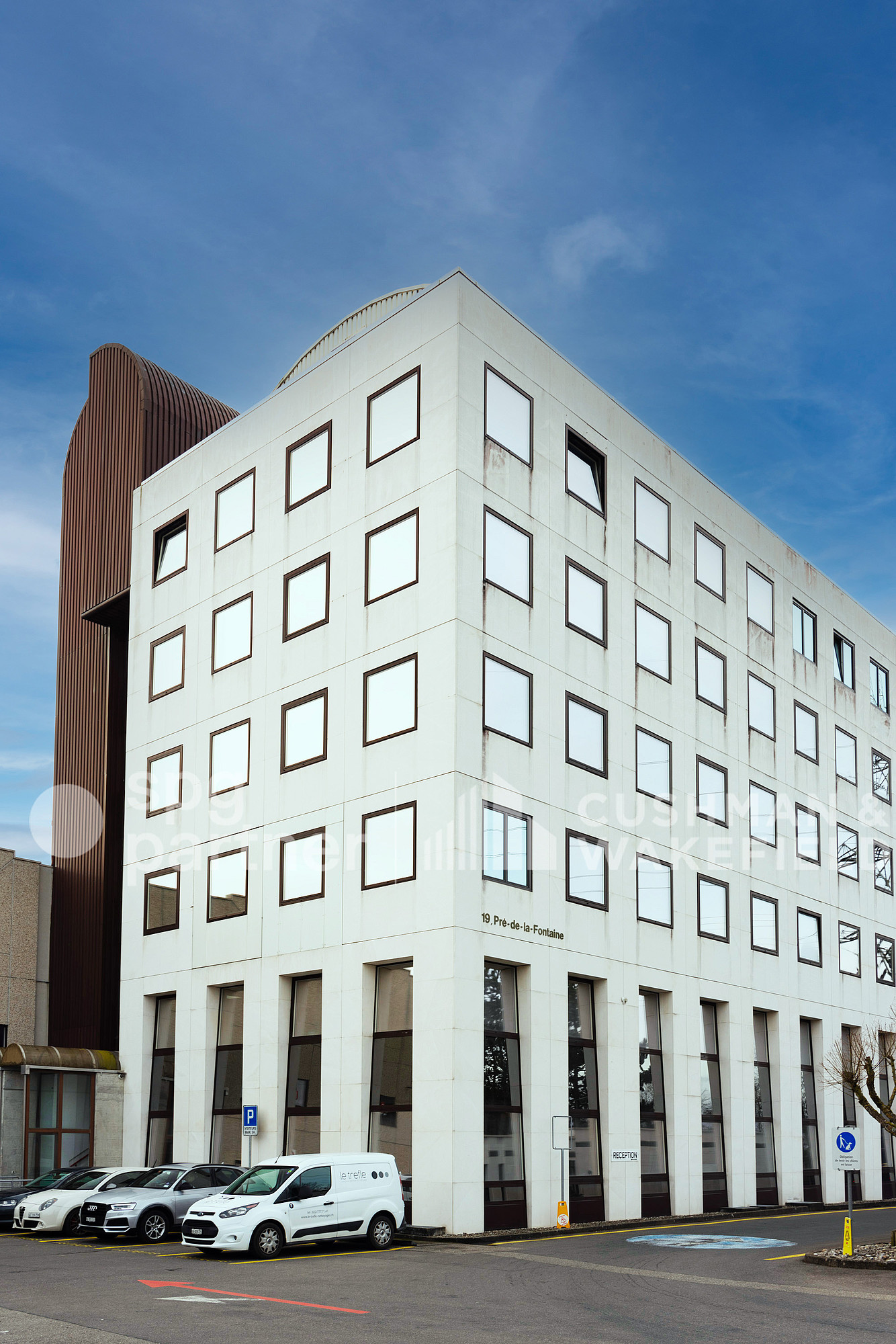 370m² office