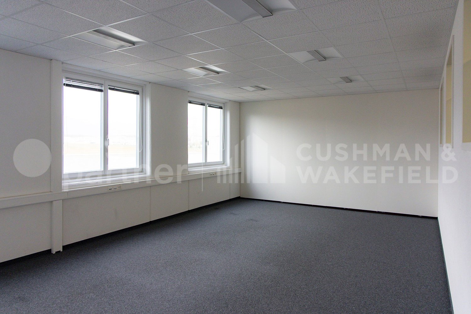 370m² office