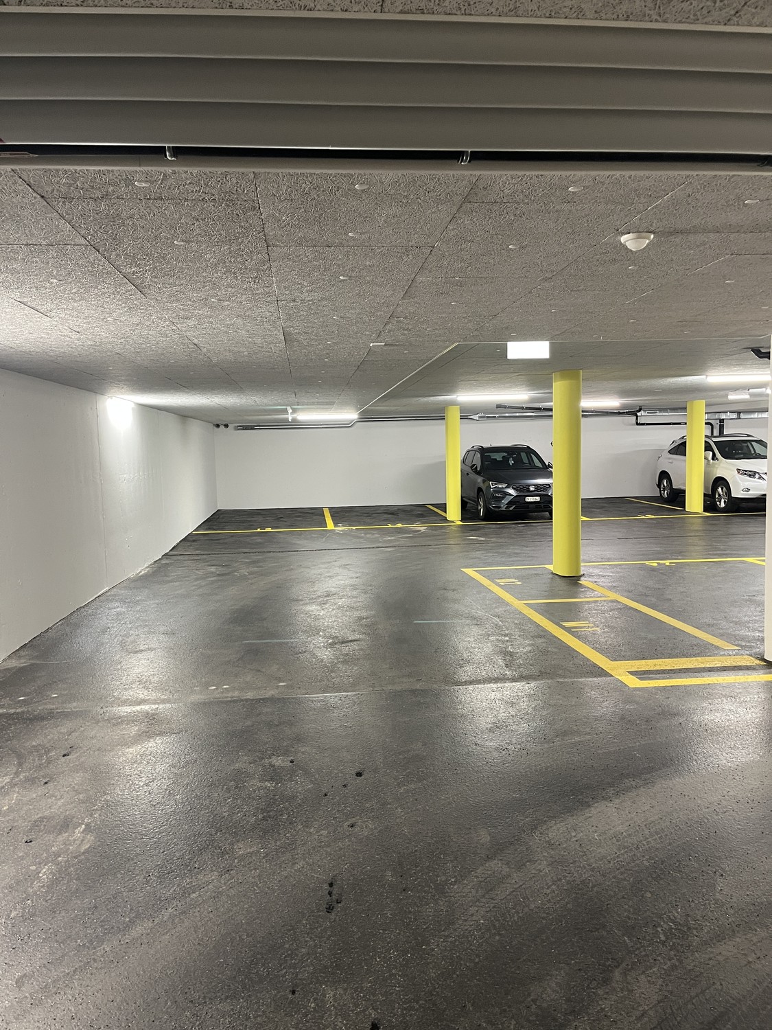 Open slot, photo 1 of 2
