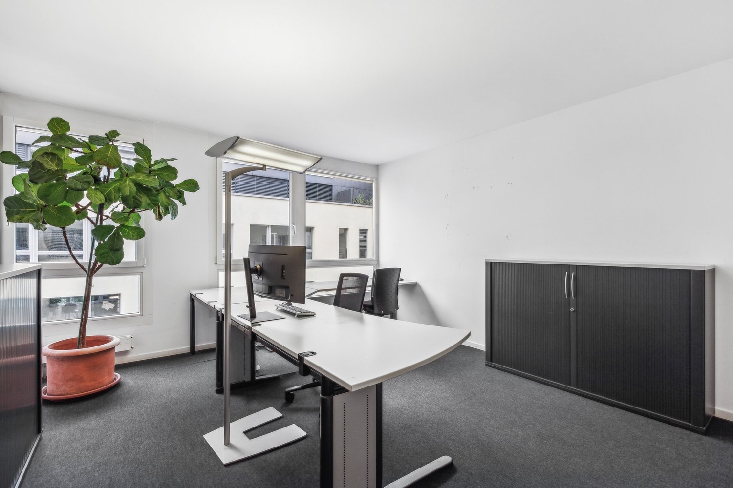 582m² office, photo 3 of 7