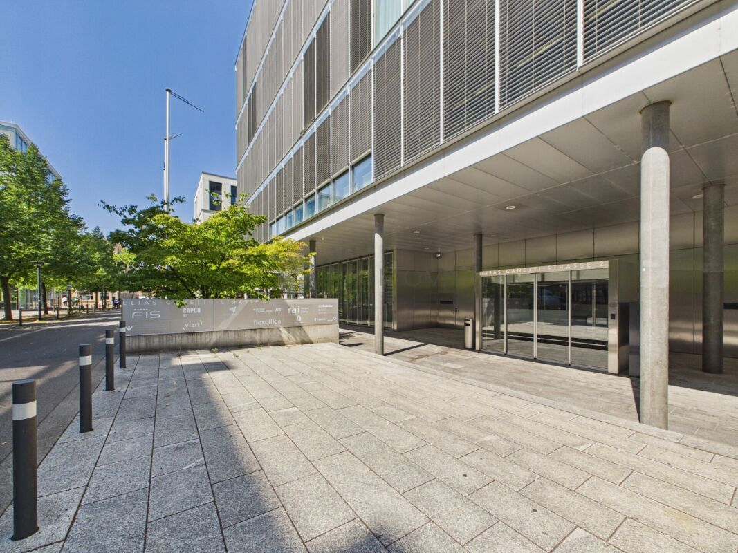 417m² office, photo 1 of 10