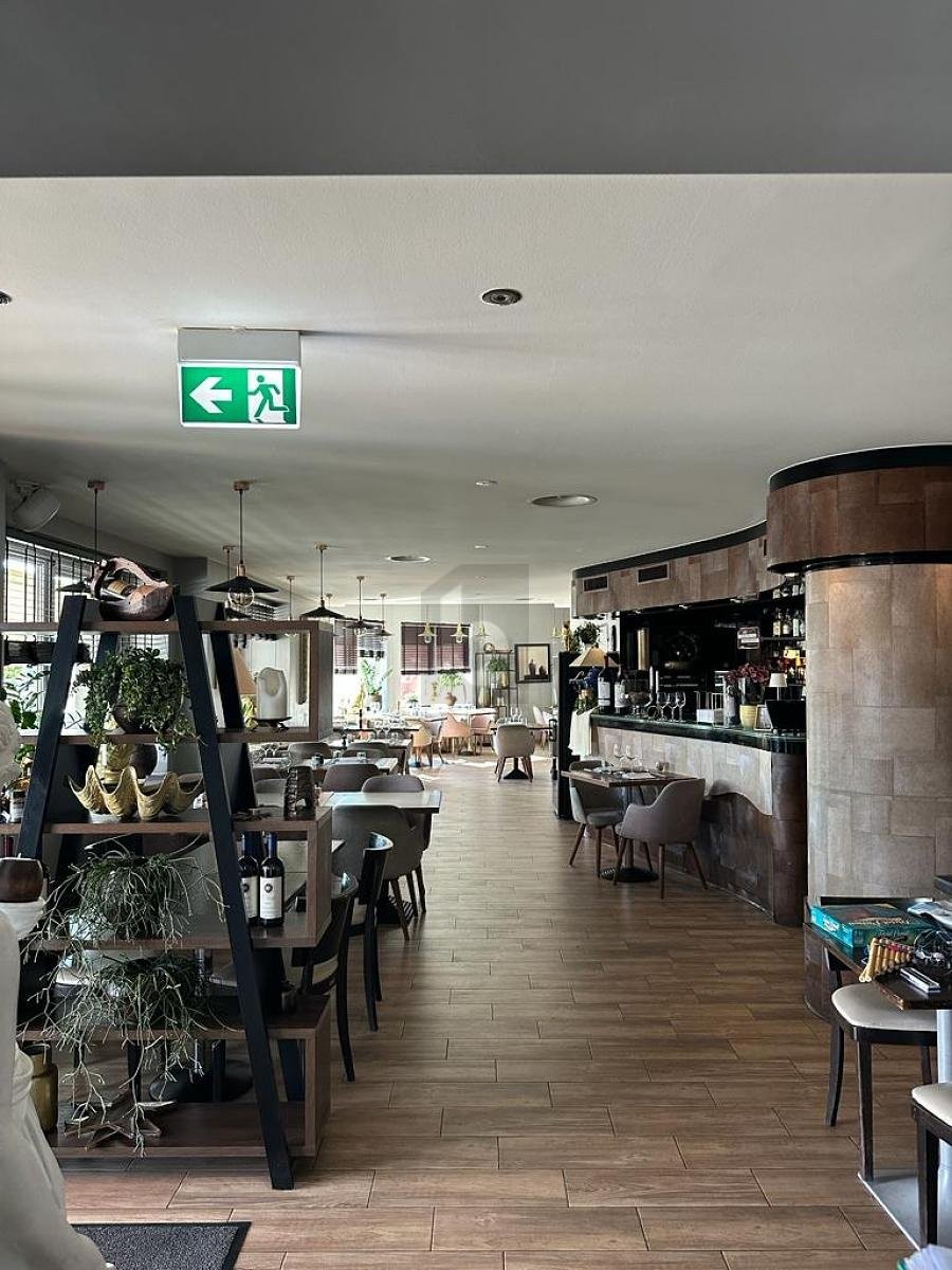 300m² restaurant, photo 1 of 3