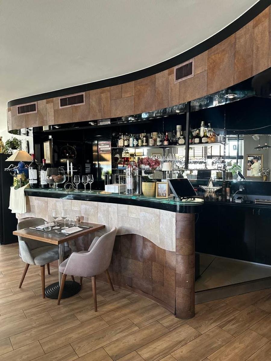 300m² restaurant, photo 2 of 3