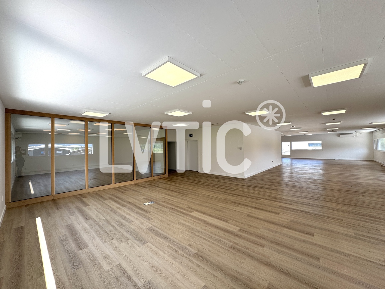 410m² office, photo 2 of 8