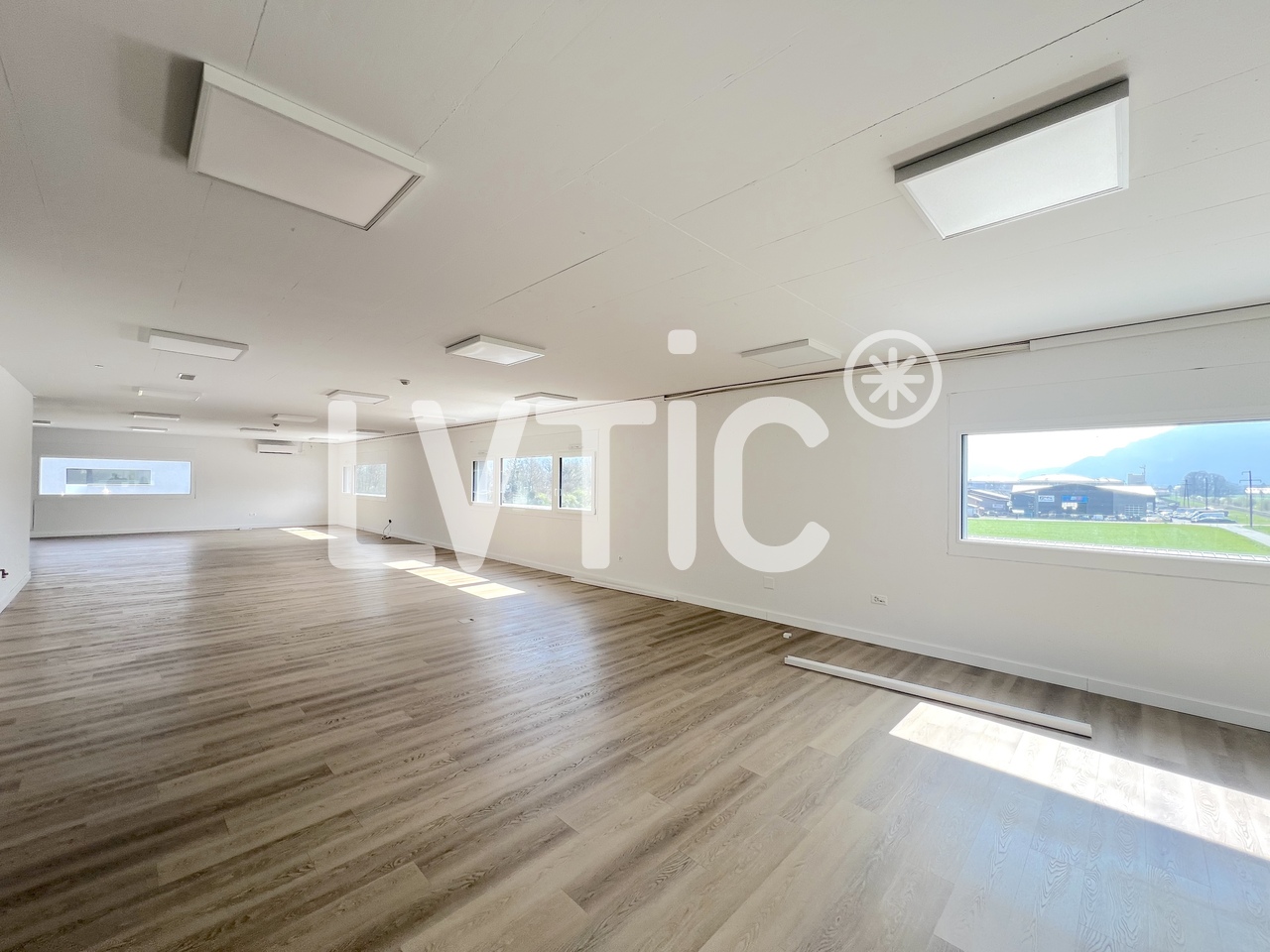410m² office, photo 3 of 8