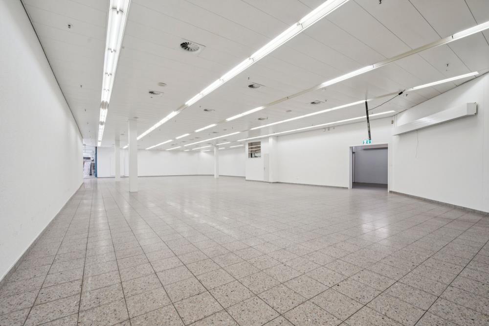 588m² shop, photo 6 of 10