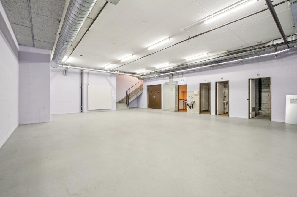 588m² shop, photo 5 of 10