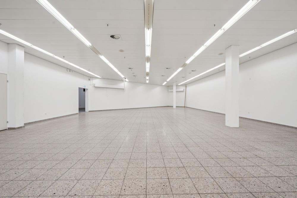 588m² shop, photo 10 of 10
